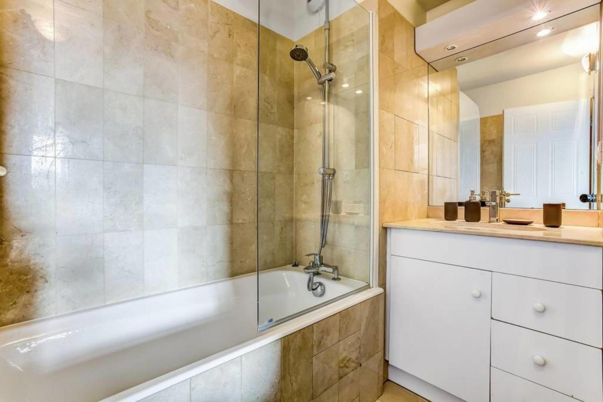 Appartement Des Toits - Welkeys Paris Exteriör bild